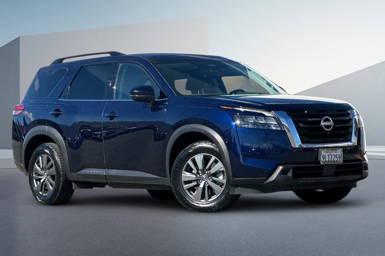 Certified 2024 Nissan Pathfinder SV image 2