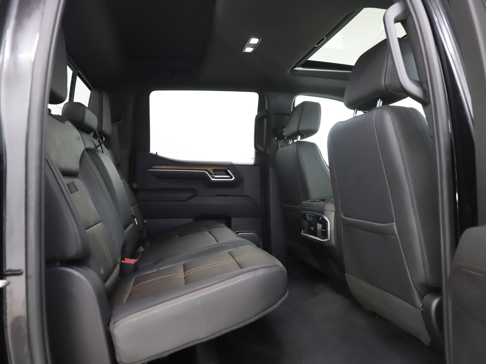 Used 2022 Chevrolet Silverado 1500 High Country w/ High Country Premium Package image 12