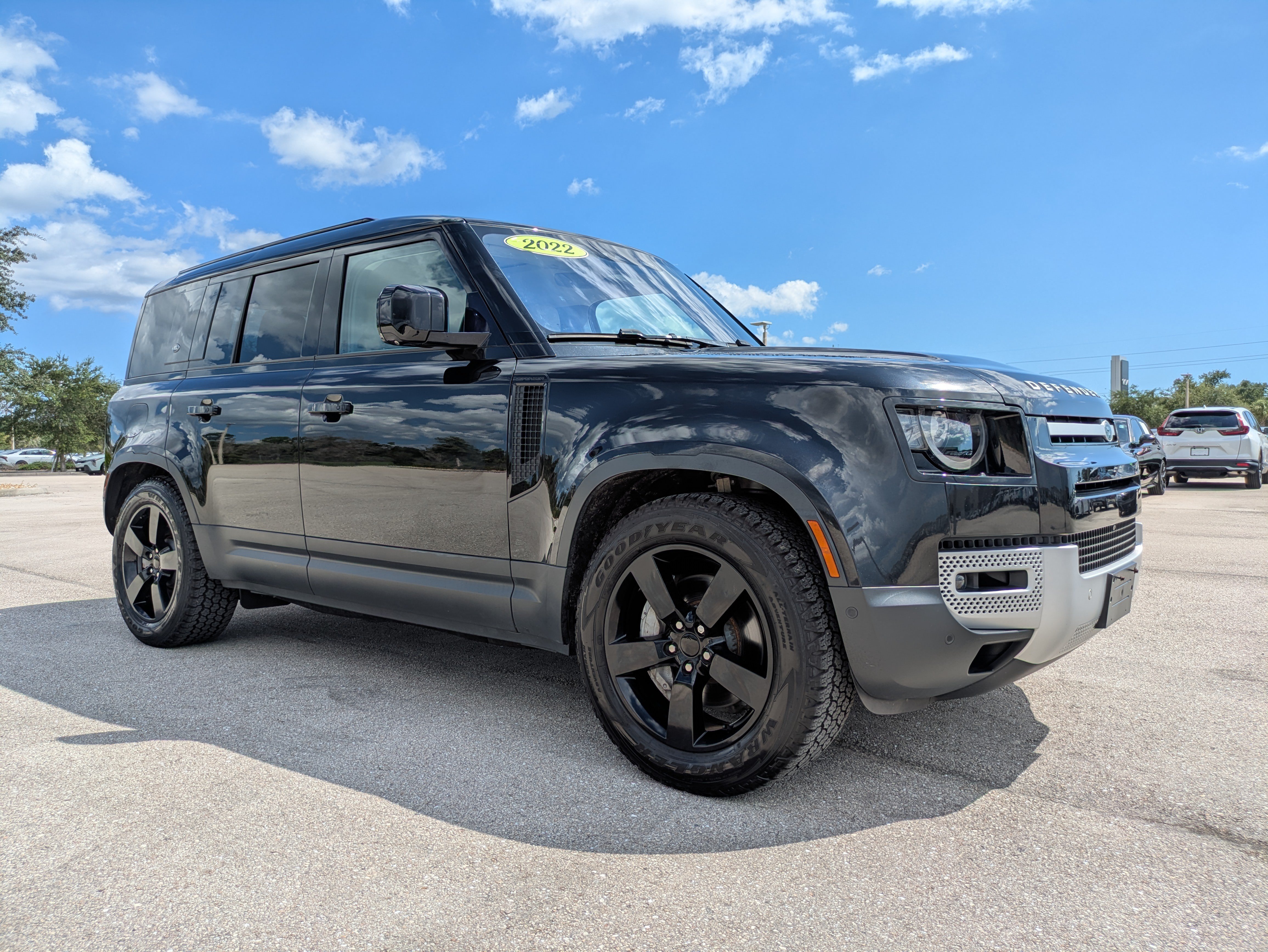 Used 2022 Land Rover Defender 110 SE AWD/4WD image 2