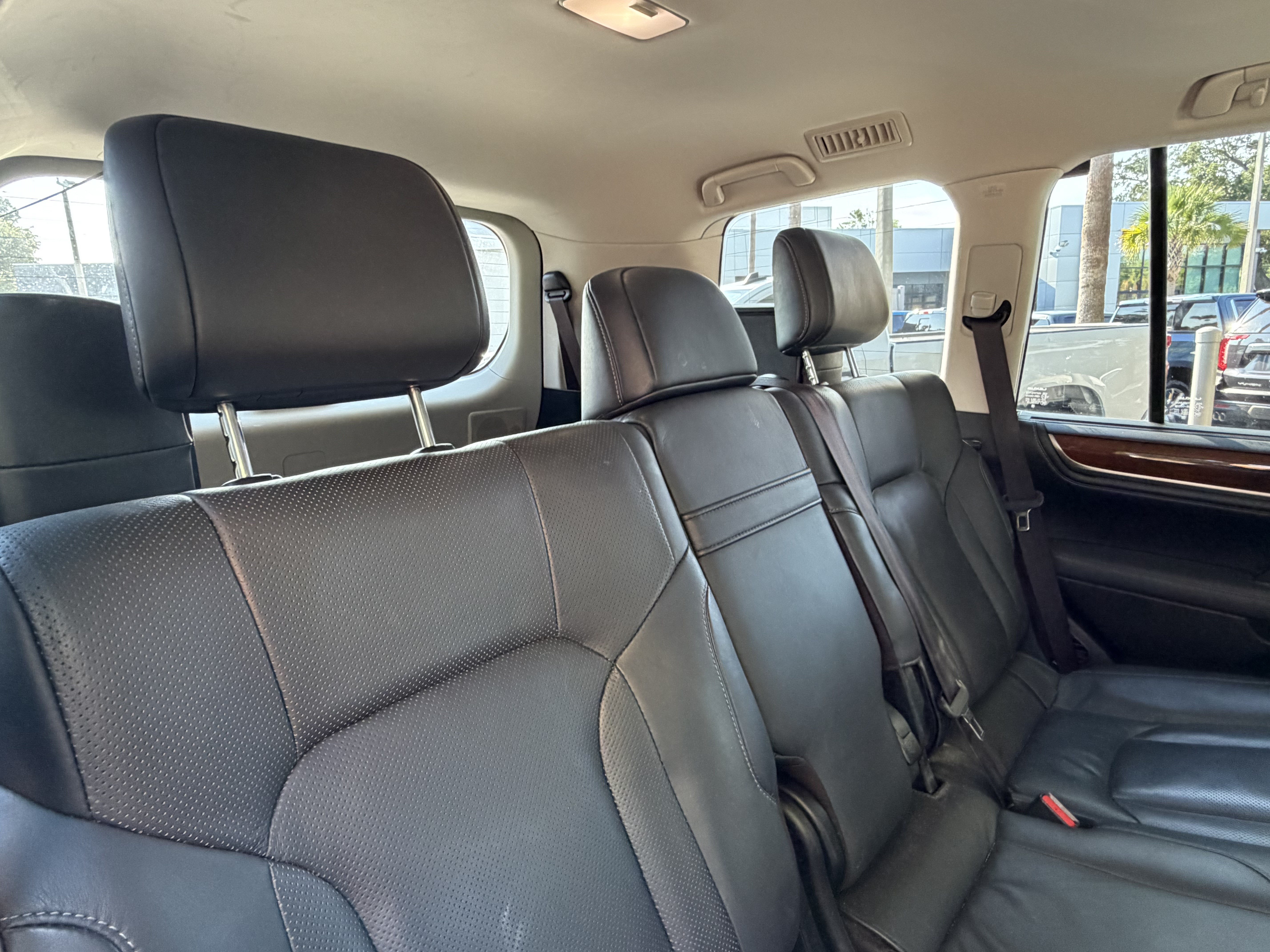 Used 2020 Lexus LX 570 4WD w/ Luxury Package image 42