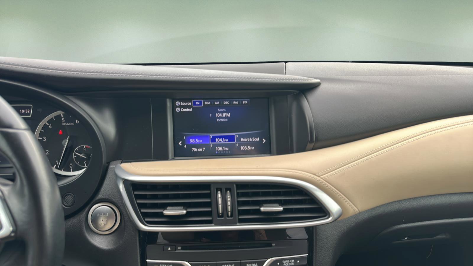 Used 2018 INFINITI QX30 Premium w/ Navigation Package image 11