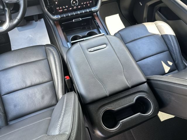 Used 2025 GMC Yukon XL Denali AWD/4WD image 24