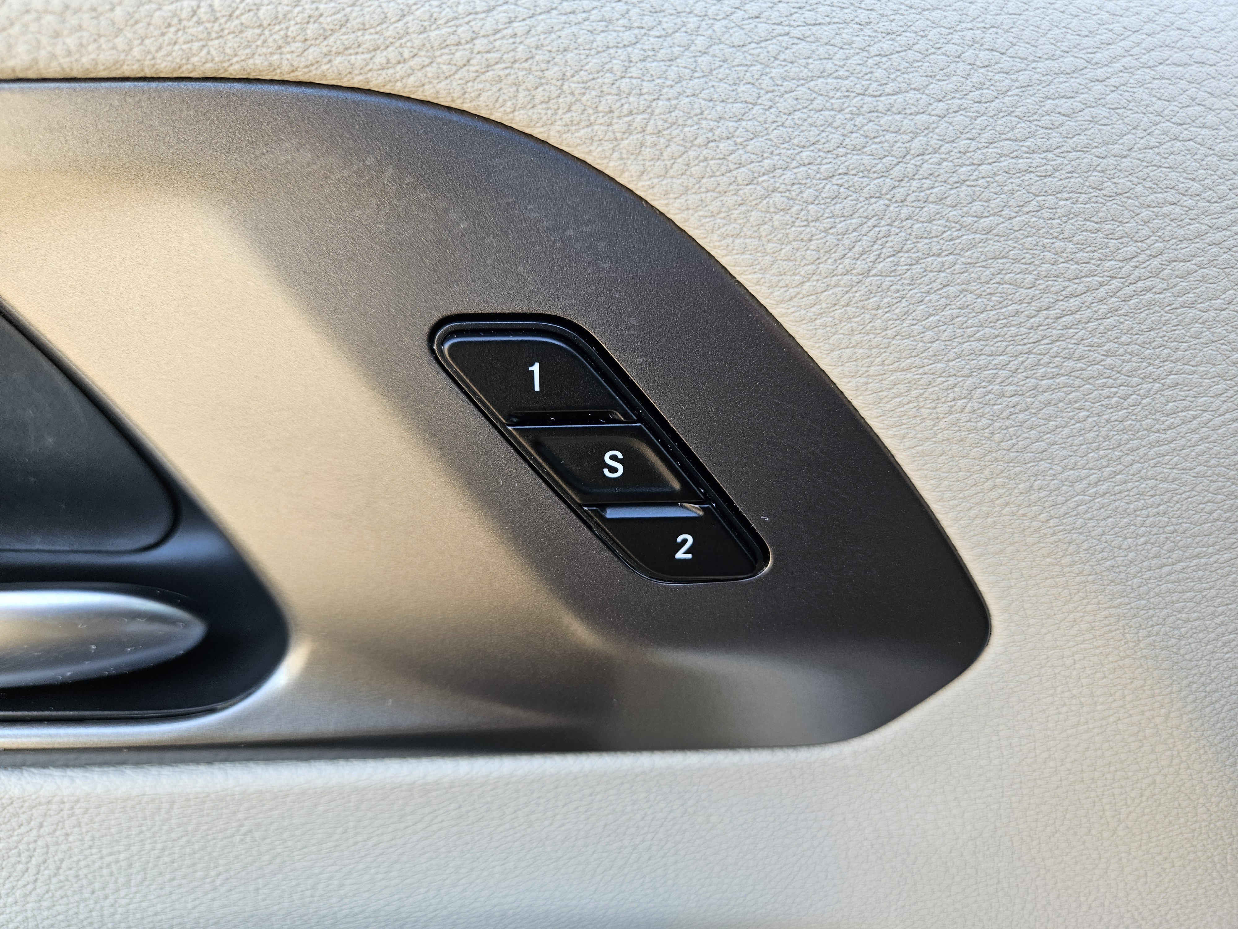 Used 2024 Chrysler Pacifica Touring-L FWD image 12