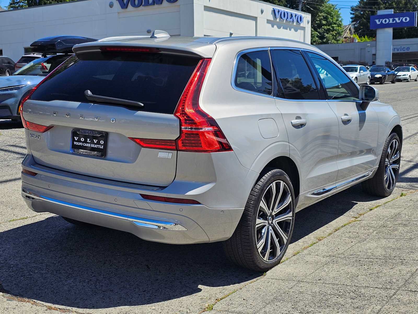 Used 2023 Volvo XC60 T8 Ultimate AWD/4WD image 3