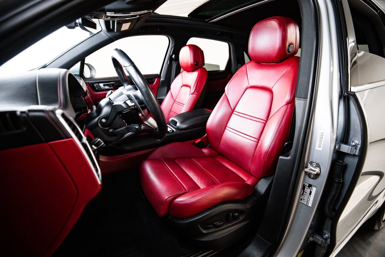 Used 2023 Porsche Cayenne AWD/4WD image 5