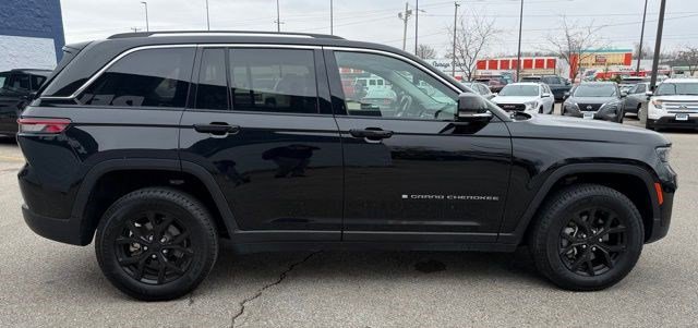 Used 2022 Jeep Grand Cherokee Limited AWD/4WD image 6