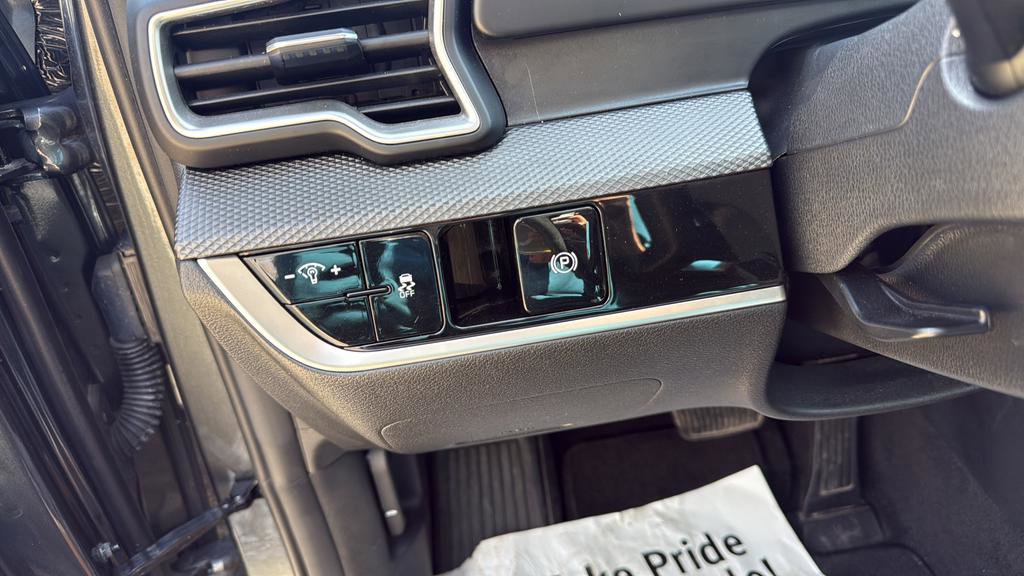 Used 2023 Kia Sportage LX image 19