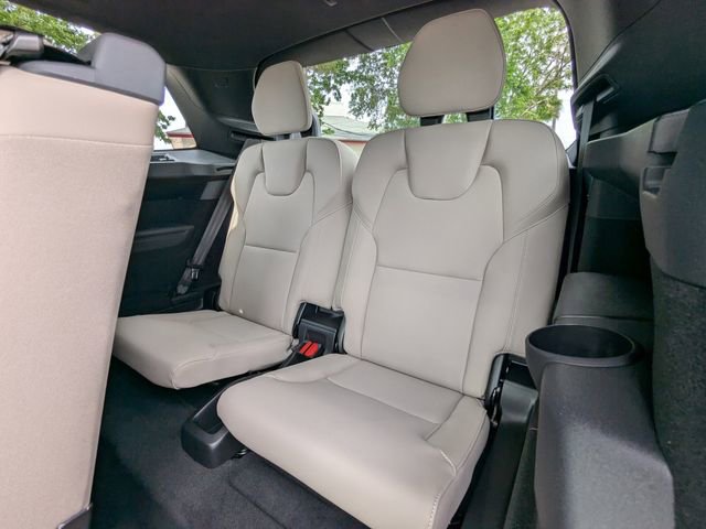 New 2025 Volvo XC90 B5 Core w/ Protection Package Premier image 17