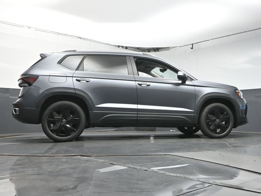 New 2025 Volkswagen Taos SE image 40