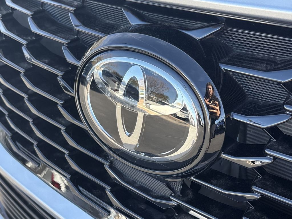 Used 2023 Toyota Highlander XSE image 32