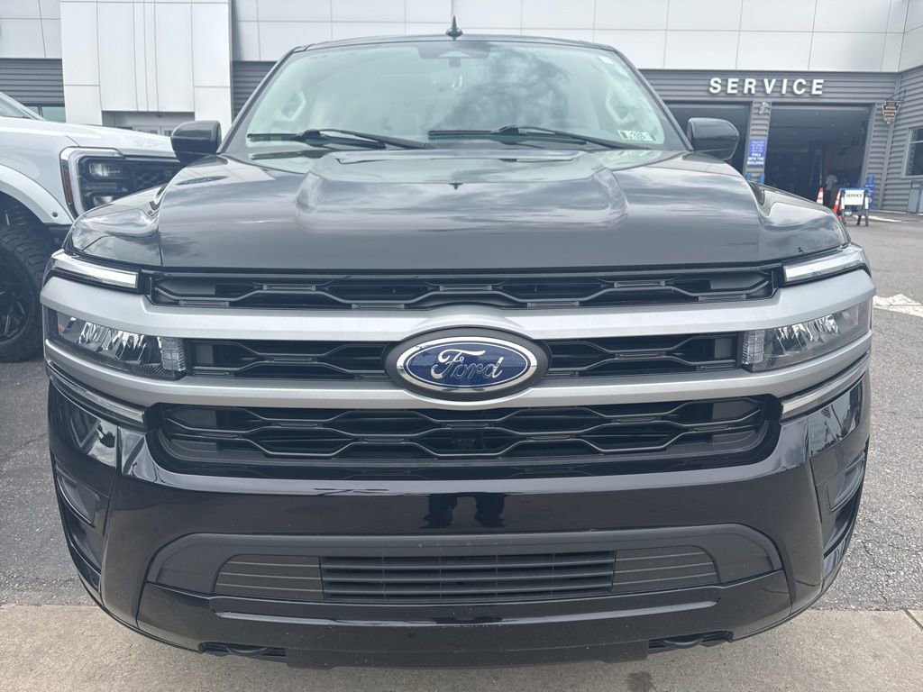 Used 2023 Ford Expedition XLT AWD/4WD image 2