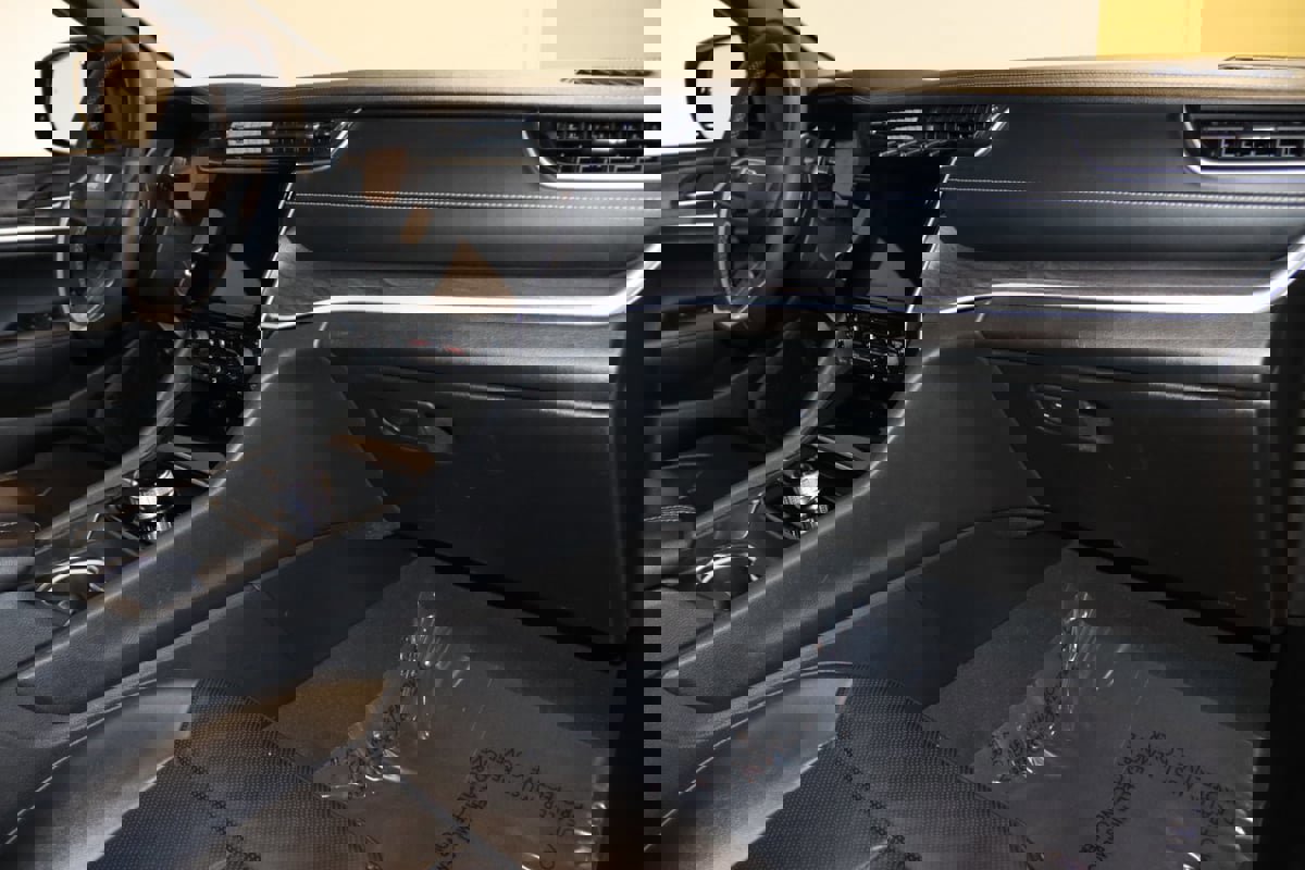 Used 2024 Jeep Grand Cherokee L Limited w/ Luxury Tech Group II image 57