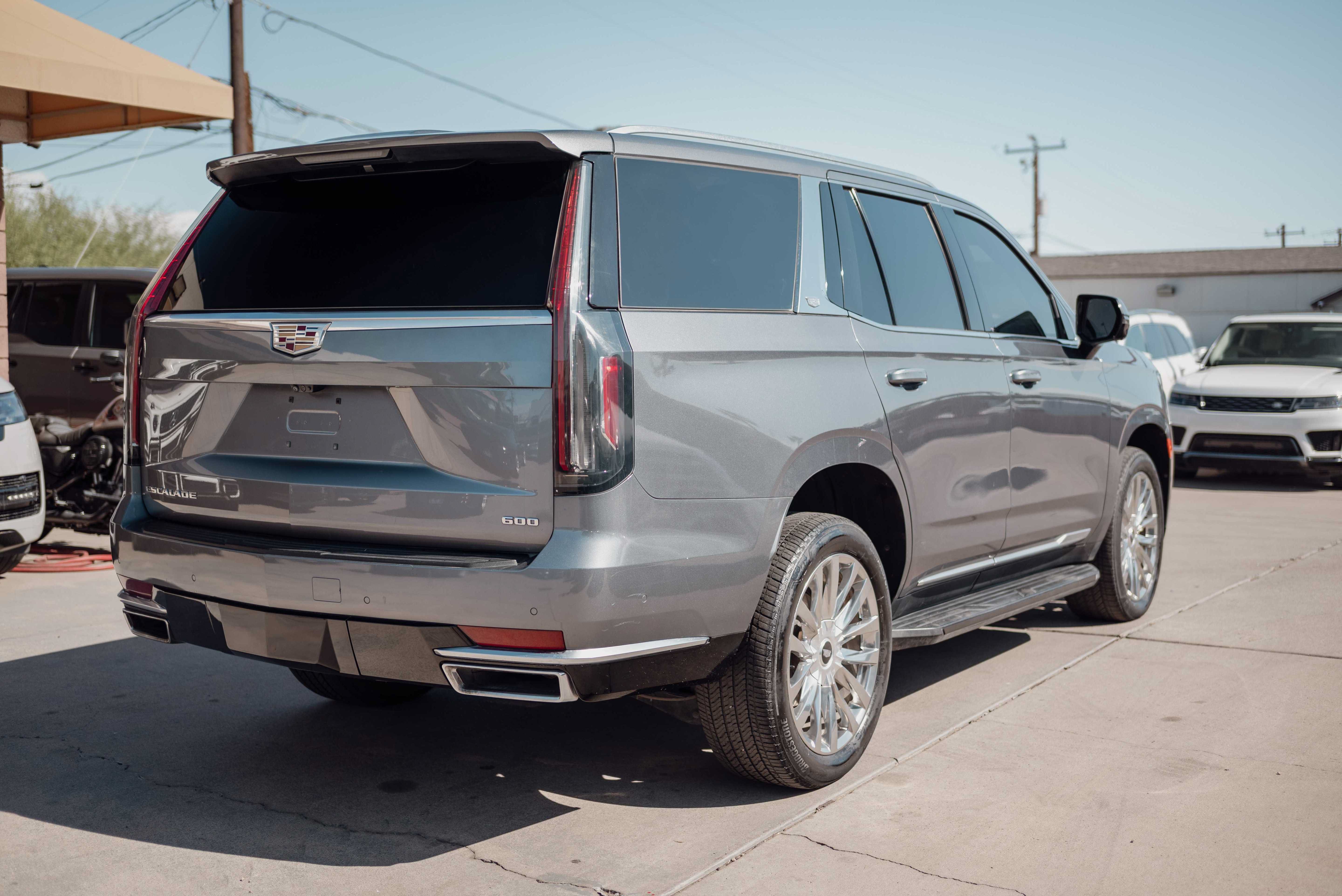 Used 2021 Cadillac Escalade Premium Luxury w/ Performance Package AWD/4WD image 3