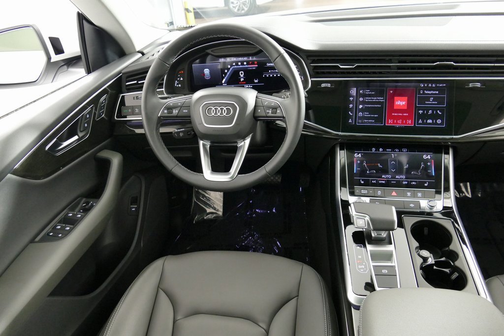 Used 2024 Audi Q8 Premium image 25