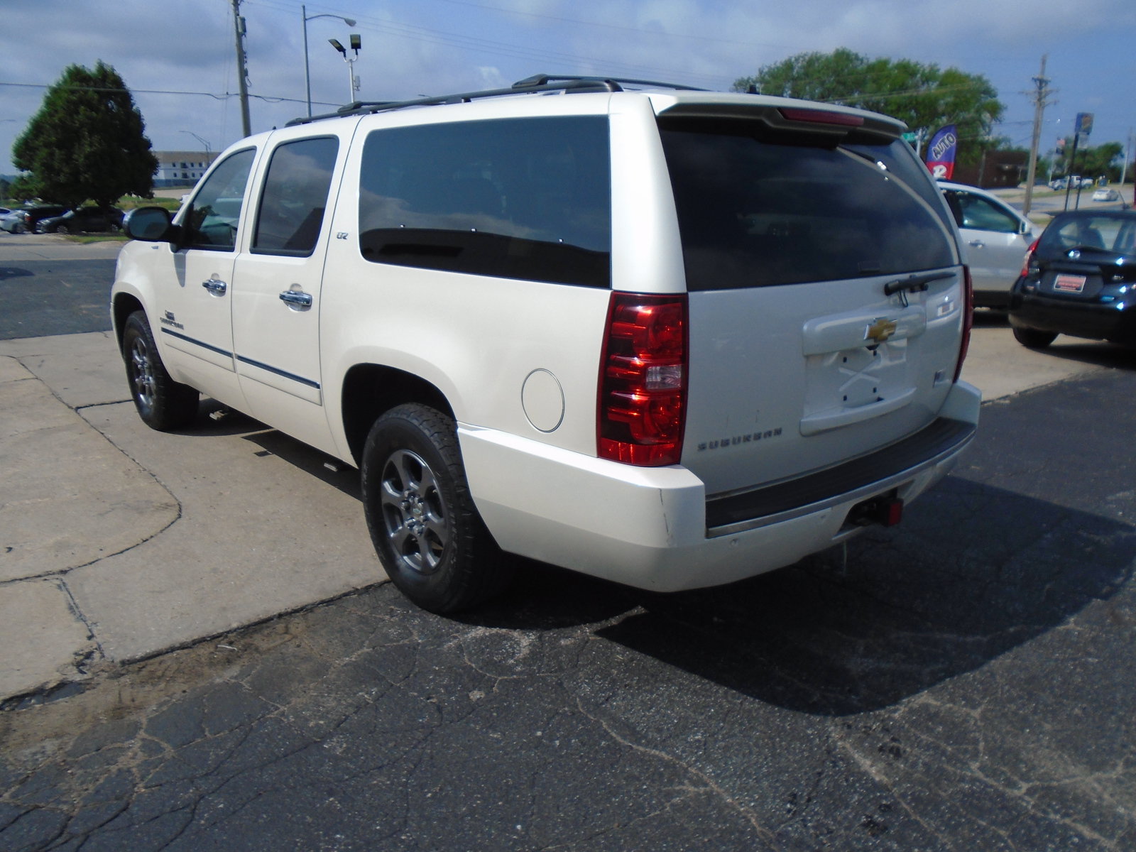 Used 2013 Chevrolet Suburban LTZ AWD/4WD image 4