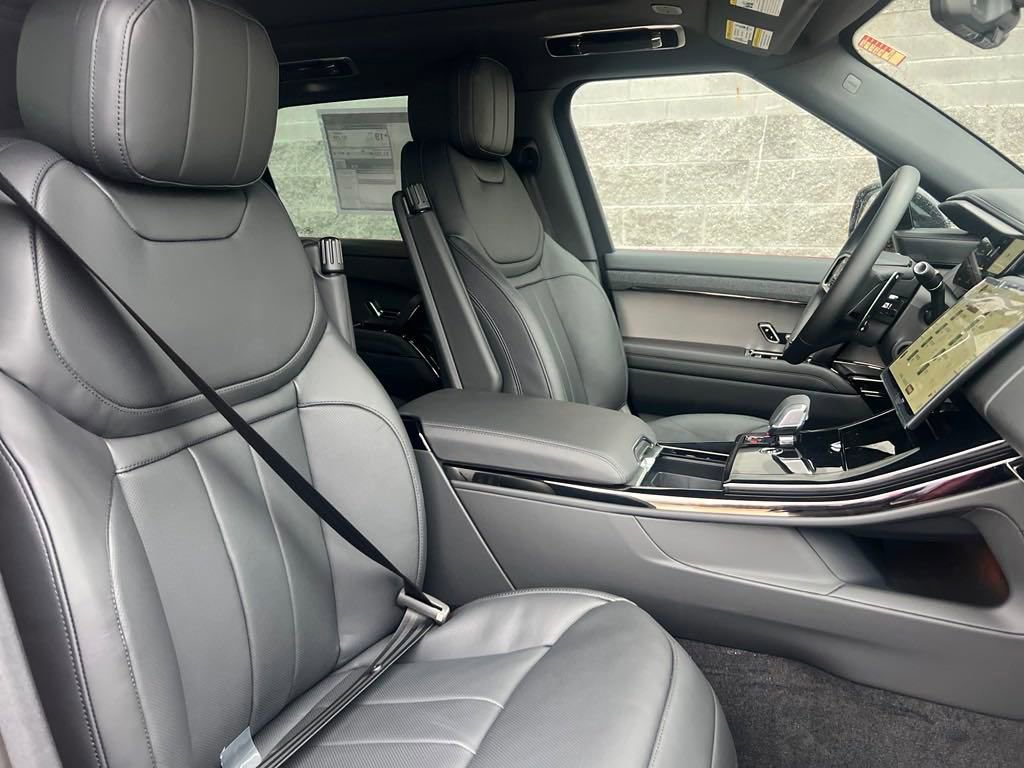 New 2025 Land Rover Range Rover Sport Dynamic SE image 11