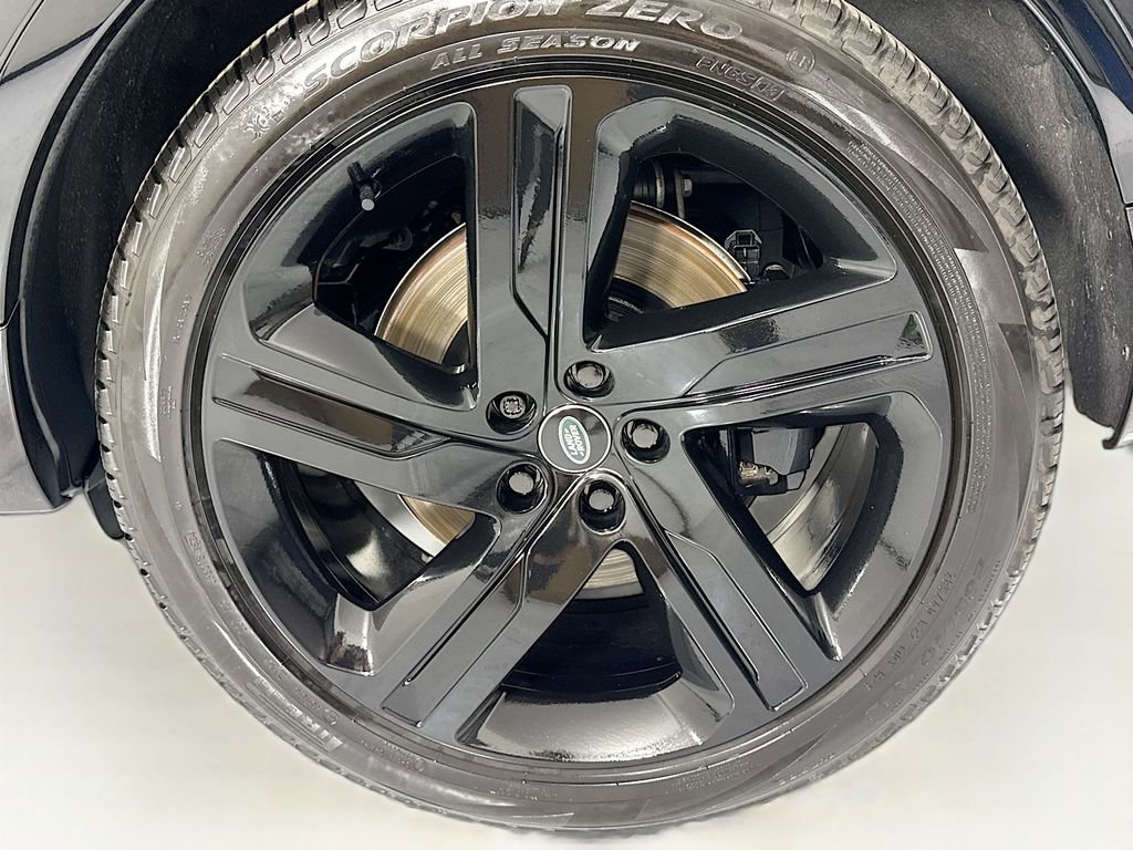 Used 2023 Land Rover Discovery Metropolitan Edition image 33