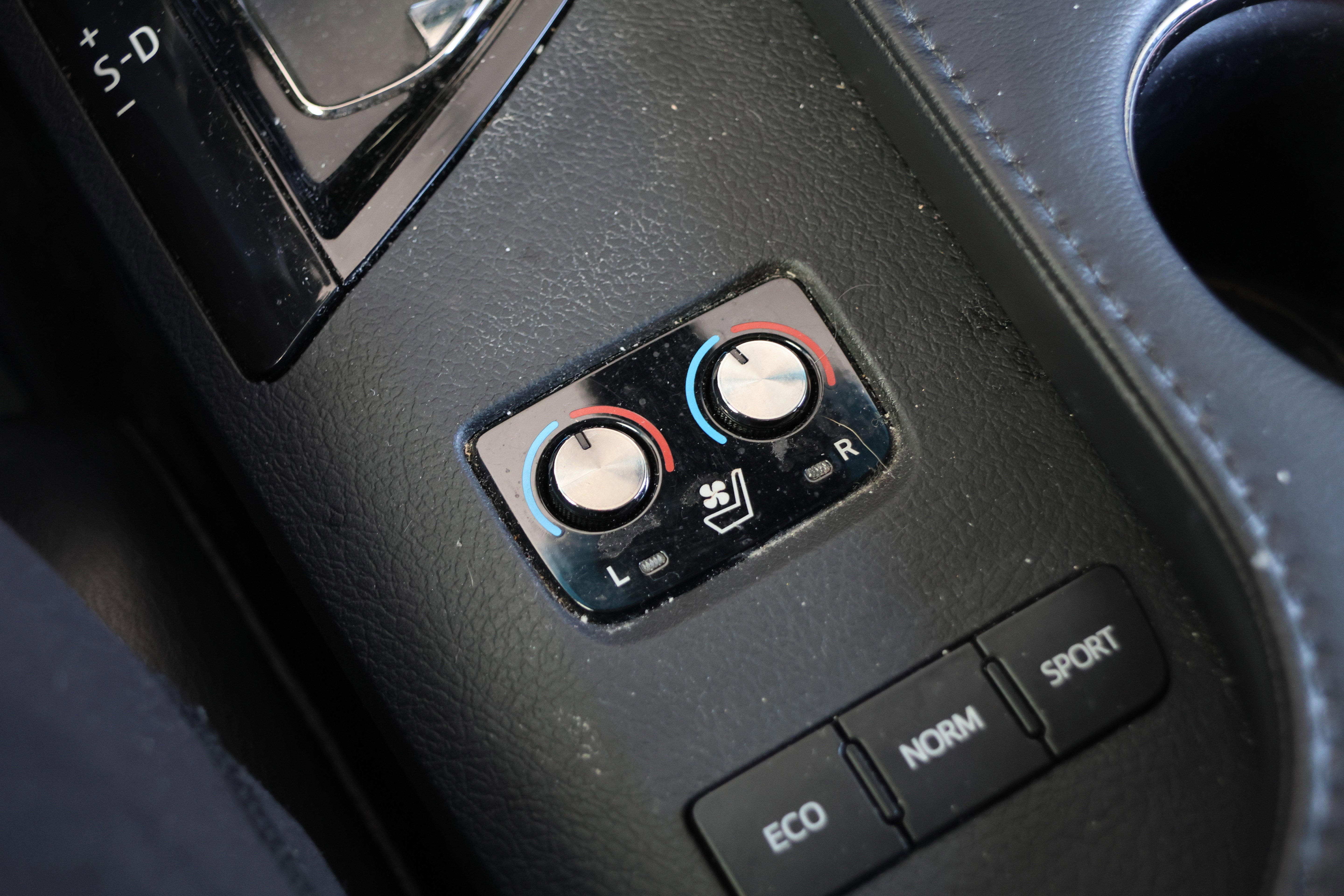 Used 2017 Toyota Avalon Limited image 28