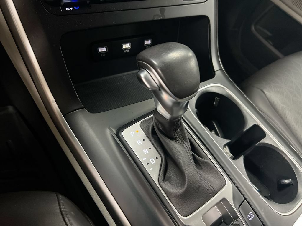 Used 2023 Kia Carnival LX FWD image 17