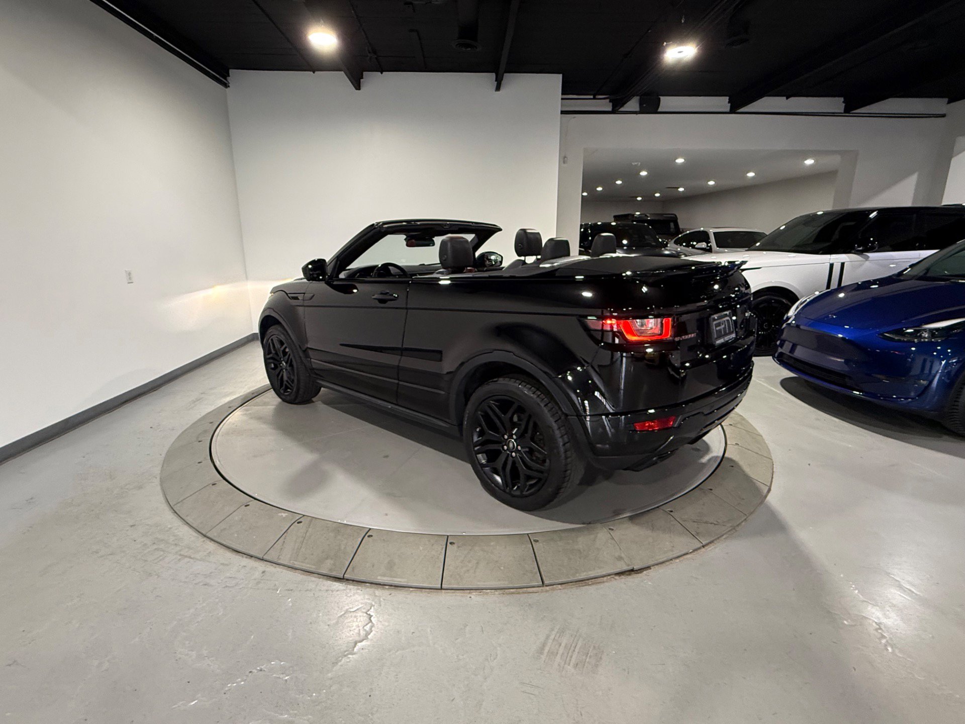 Used 2018 Land Rover Range Rover Evoque HSE Dynamic image 12