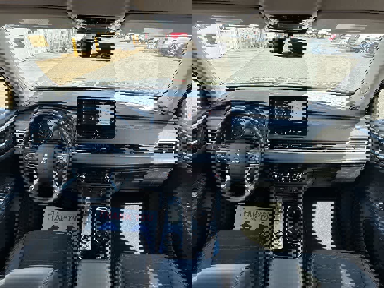 Used 2025 Mitsubishi Outlander SE image 26