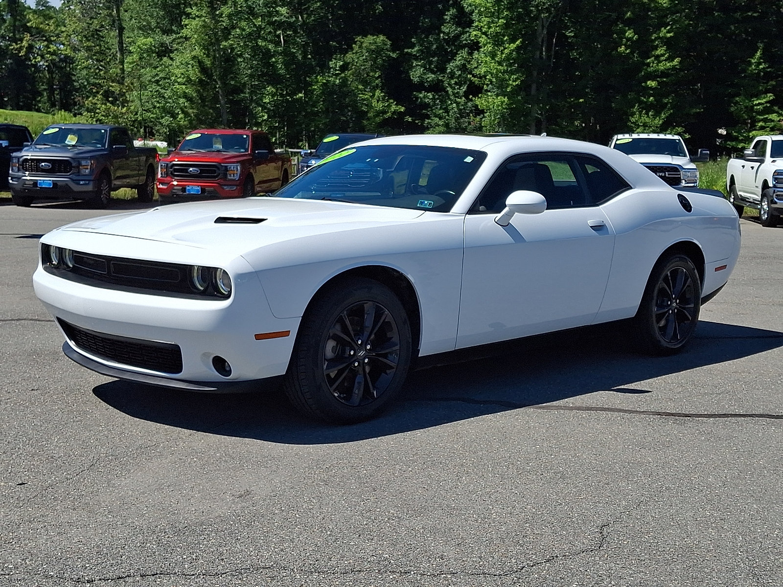 Used 2022 Dodge Challenger SXT w/ Driver Convenience Group AWD/4WD image 3