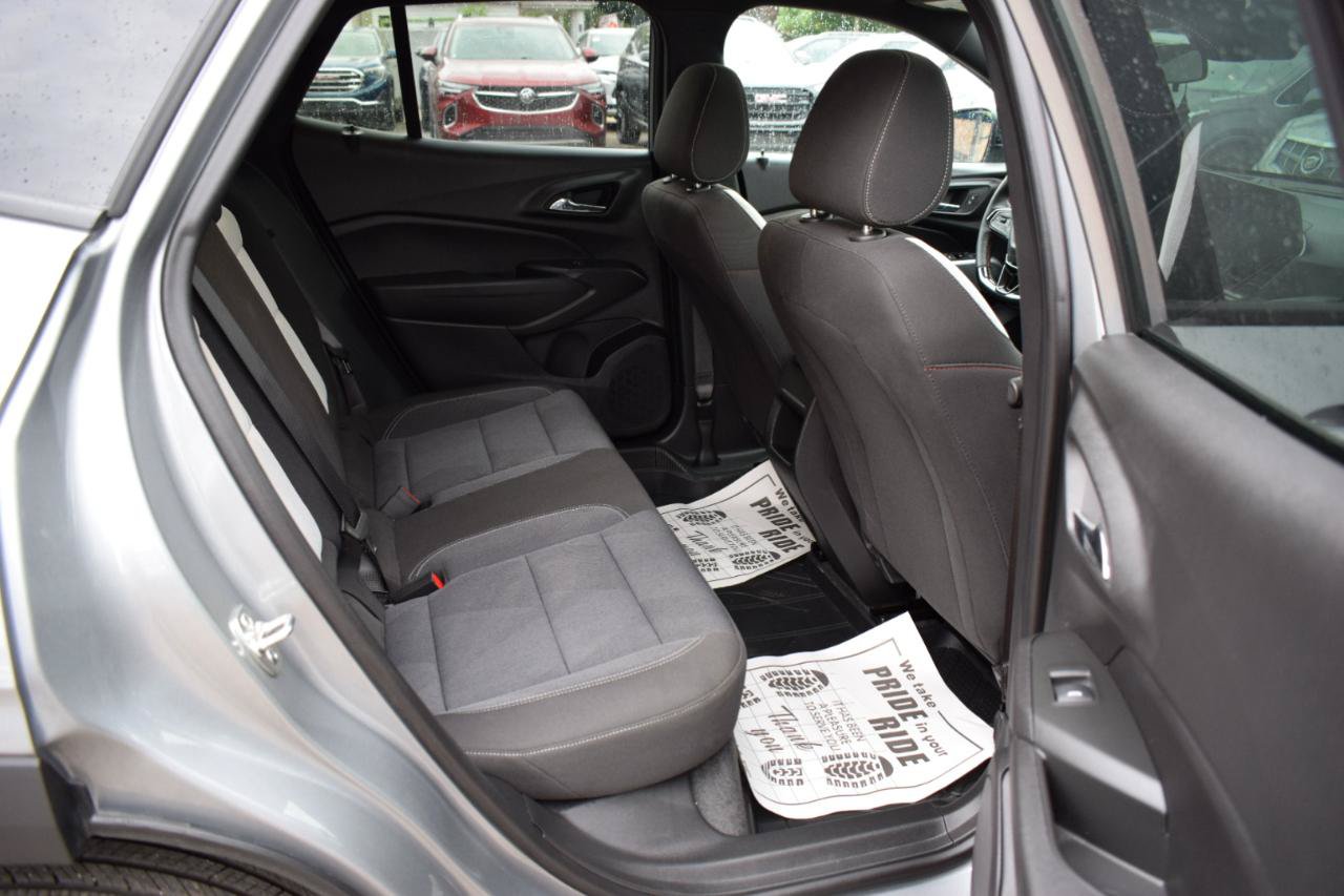 Used 2026 Chevrolet Trax RS w/ Sunroof Package FWD image 34