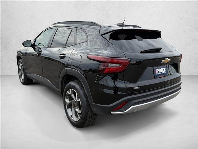 Used 2025 Chevrolet Trax LT w/ LT Convenience Package FWD image 8