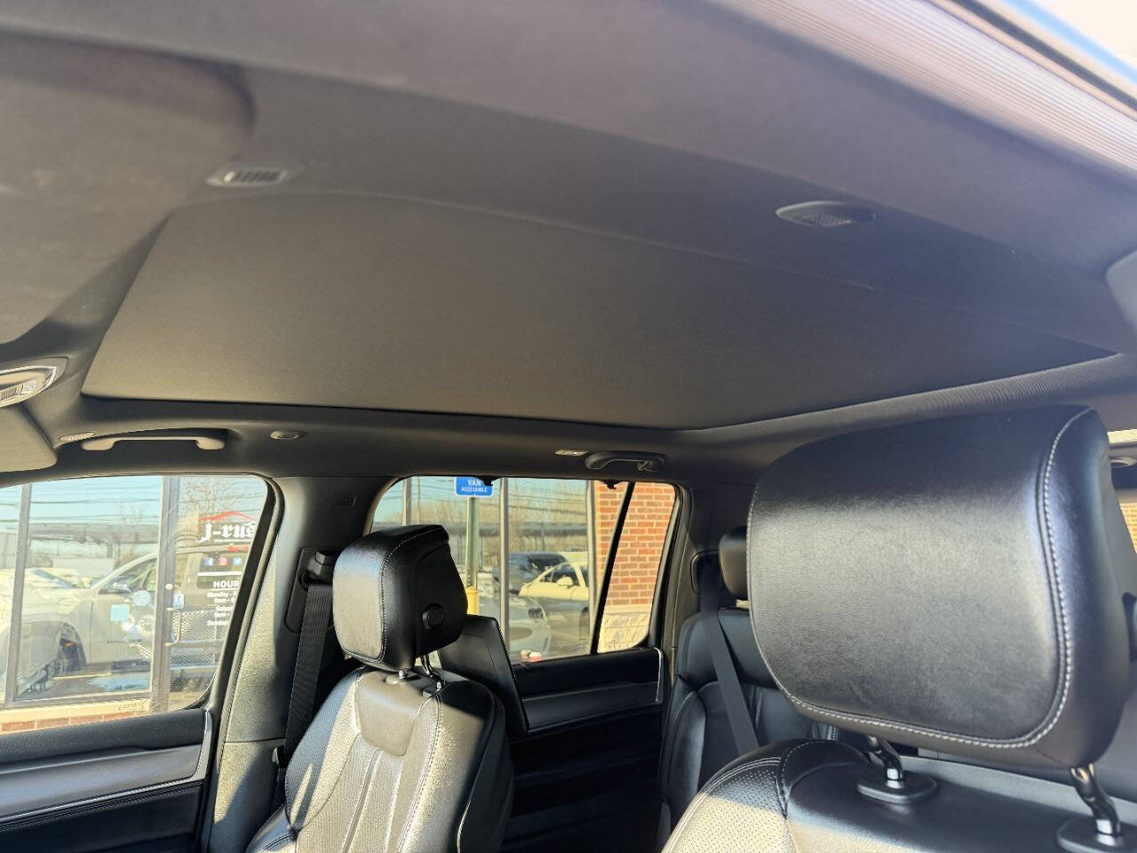 Used 2024 Jeep Wagoneer L Series II w/ Convenience Group I image 23