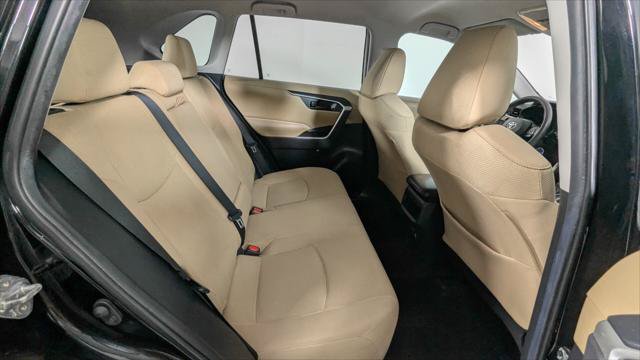 Used 2020 Toyota RAV4 LE FWD image 17