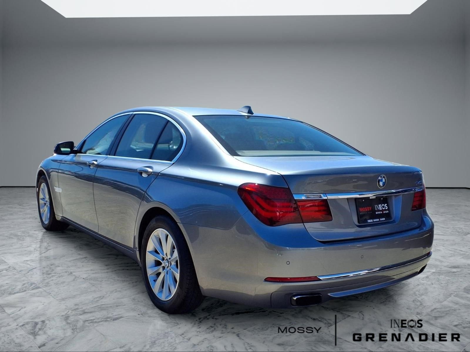 Used 2013 BMW 740i RWD image 2