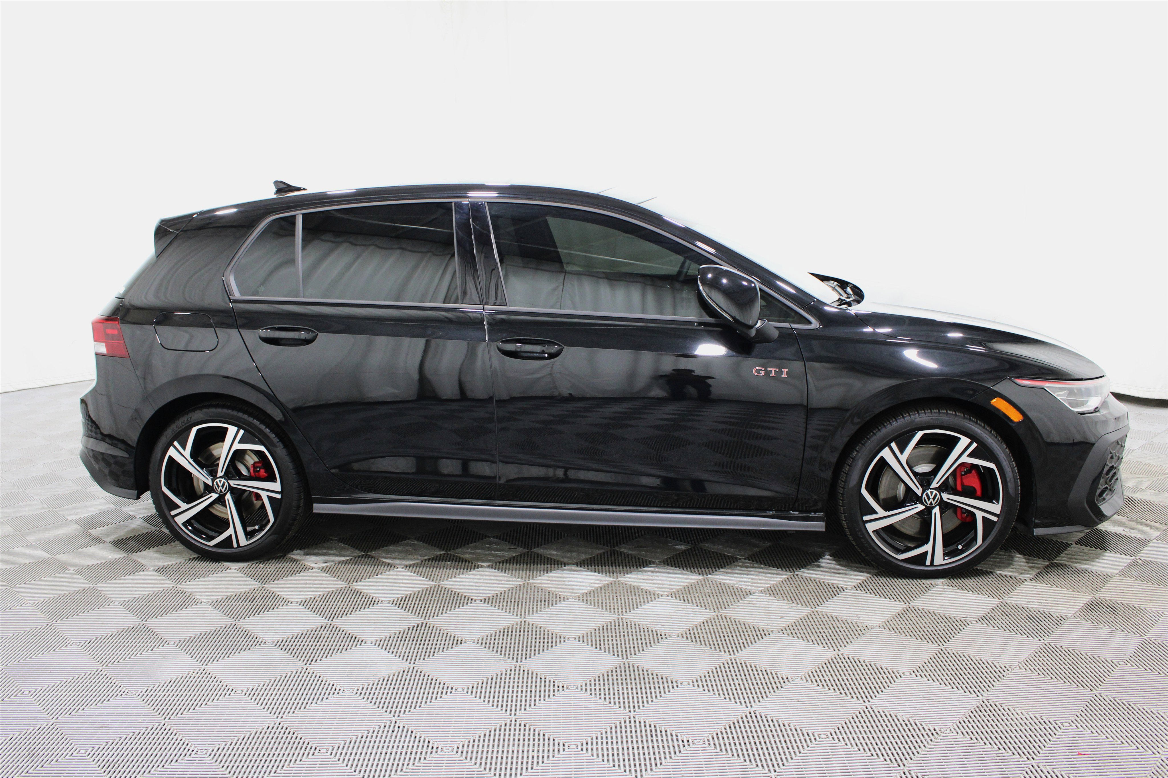 Used 2025 Volkswagen GTI SE image 31