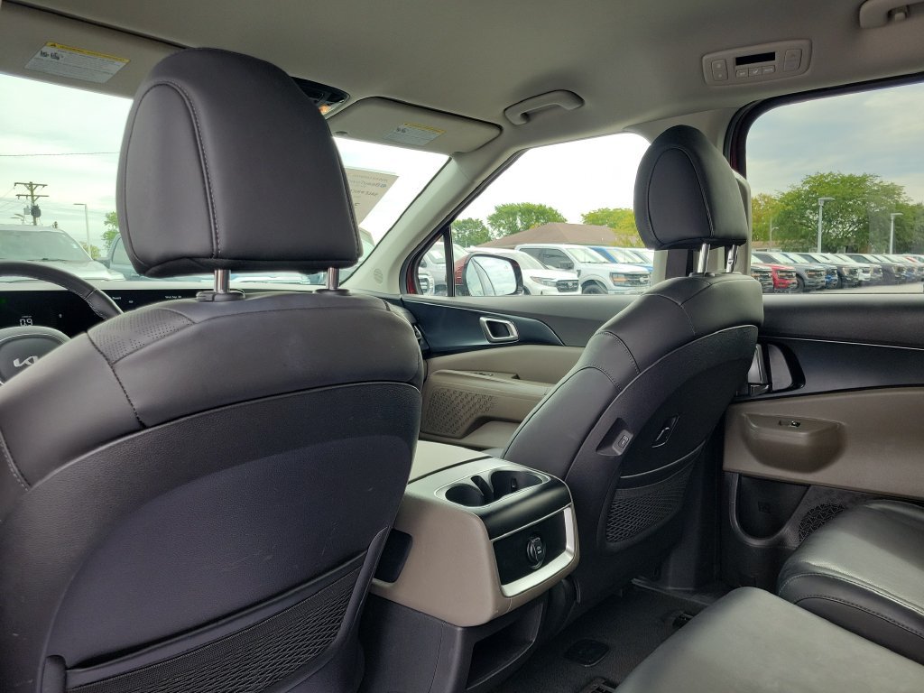 Used 2026 Kia Carnival FWD image 17