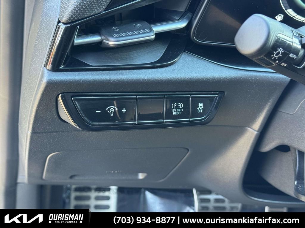 Used 2023 Kia Niro EX Touring image 10