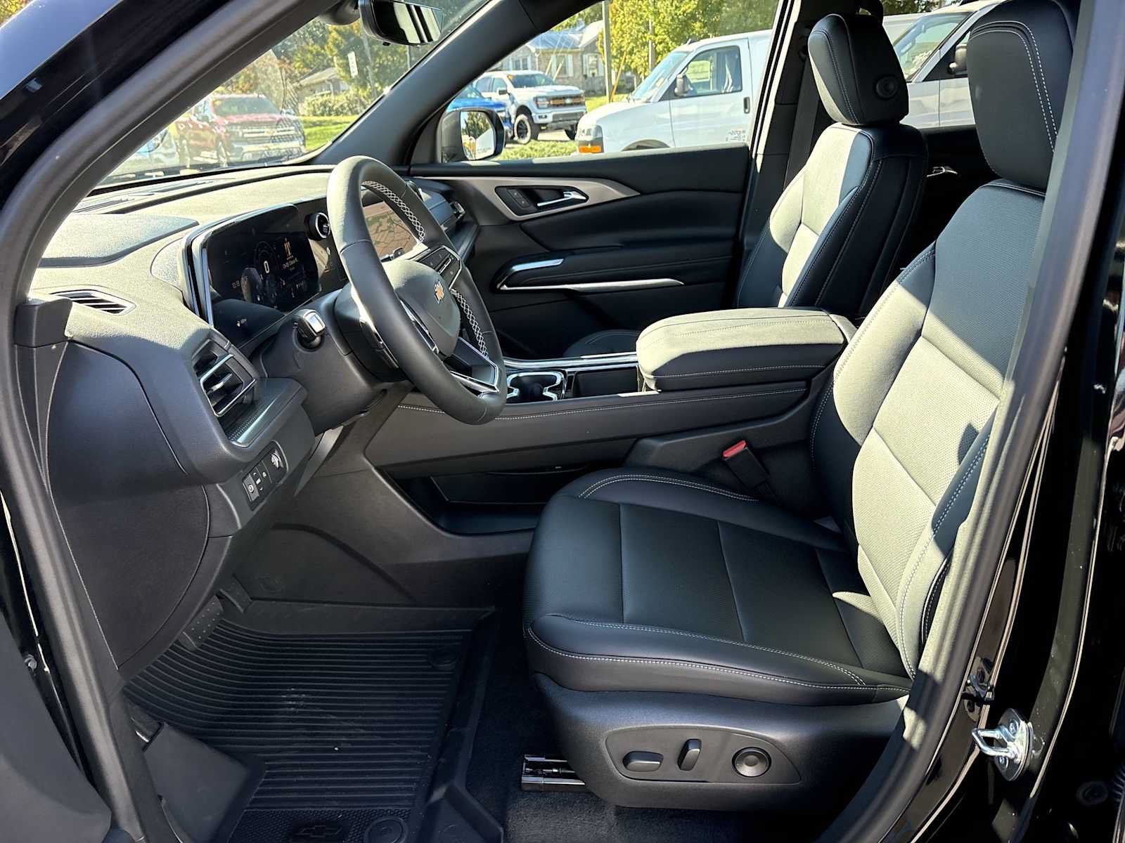 New 2027 Chevrolet Traverse LT w/ Driver Confidence Package FWD image 19