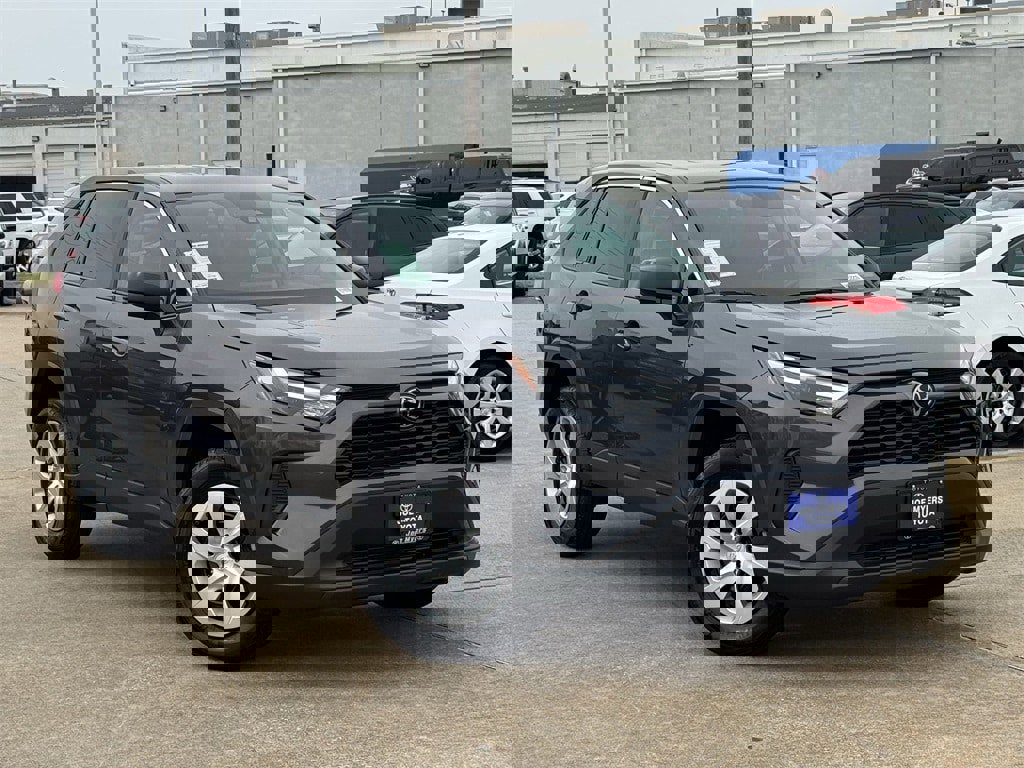 Used 2025 Toyota RAV4 LE image 2