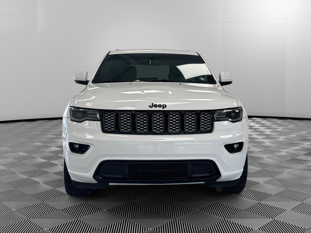 Used 2020 Jeep Grand Cherokee Altitude AWD/4WD image 3