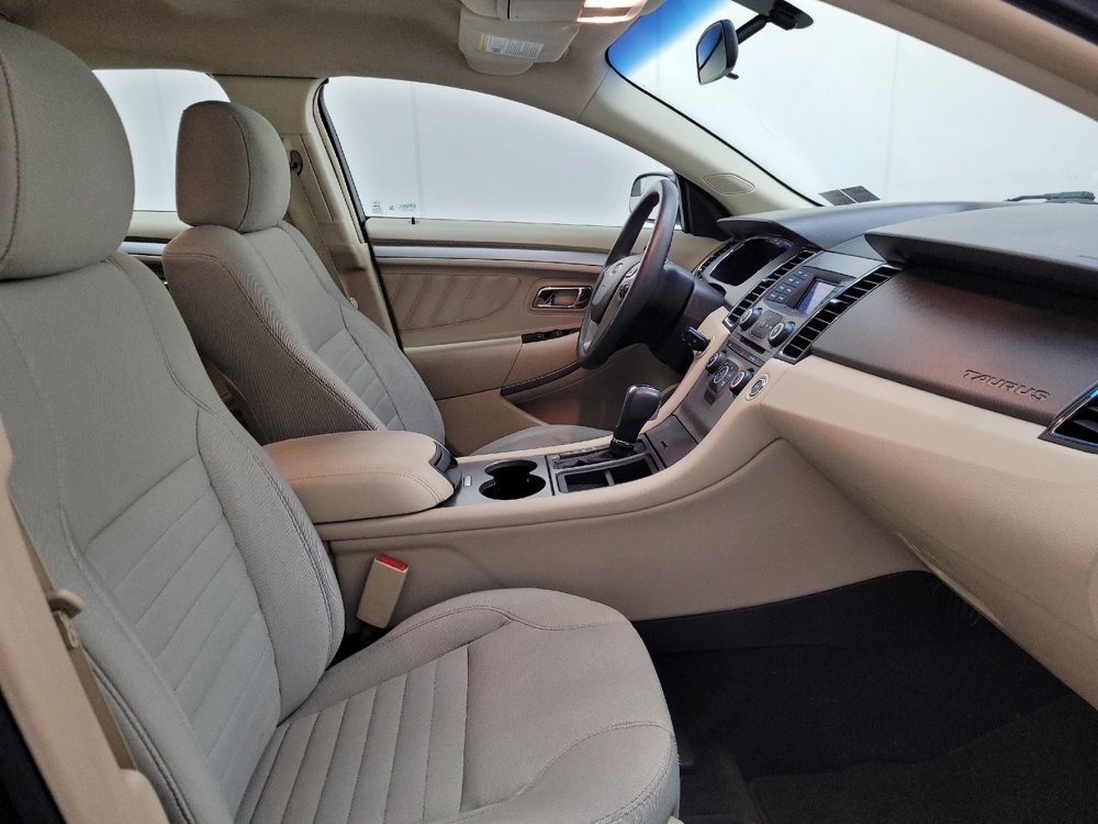 Used 2017 Ford Taurus SE FWD image 21