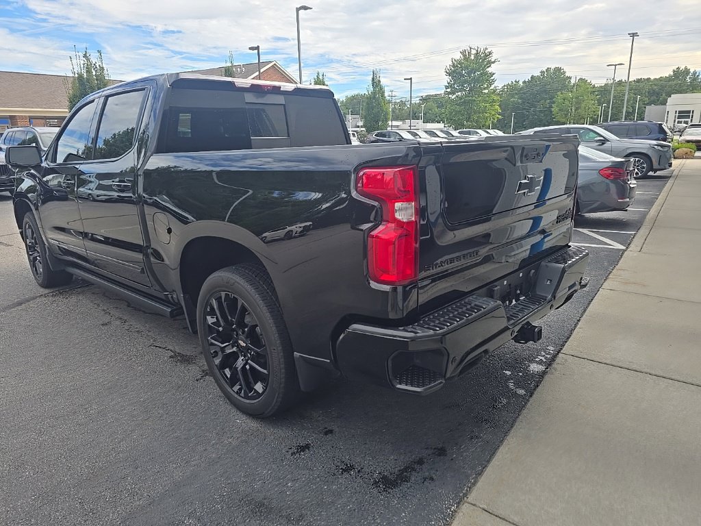 Used 2025 Chevrolet Silverado 1500 High Country w/ High Country Premium Package AWD/4WD image 6