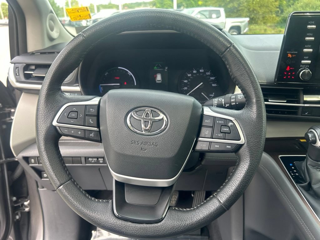 Certified 2022 Toyota Sienna XLE w/ XLE Plus Package FWD image 14
