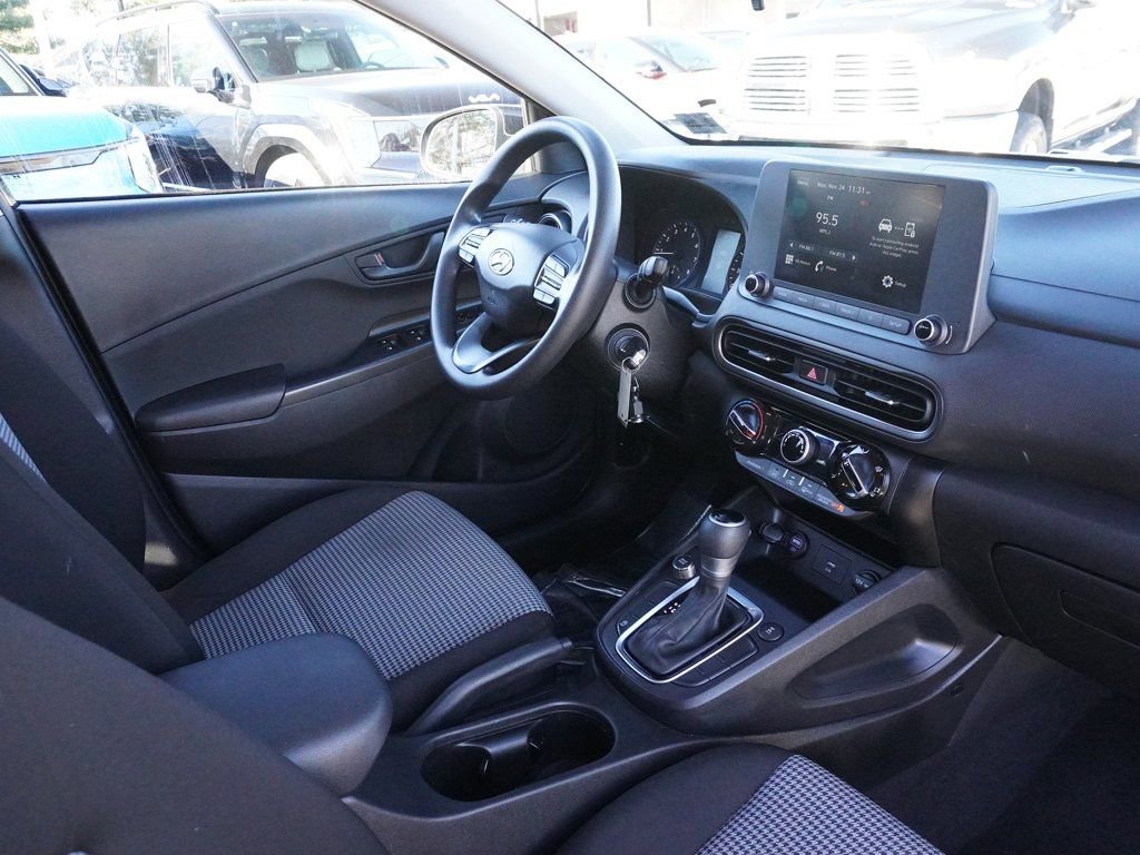 Used 2023 Hyundai Kona SE w/ Cargo Package image 25
