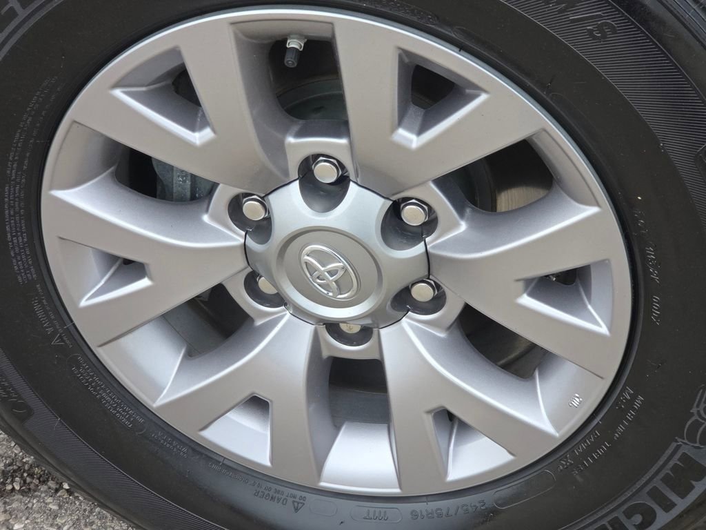Used 2018 Toyota Tacoma SR5 image 17