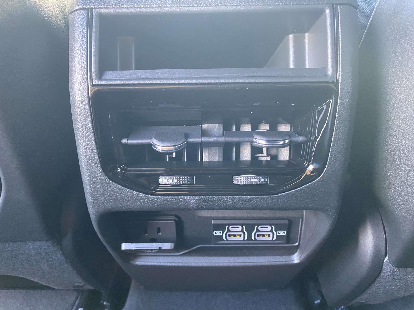 New 2025 Jeep Grand Cherokee Laredo image 13