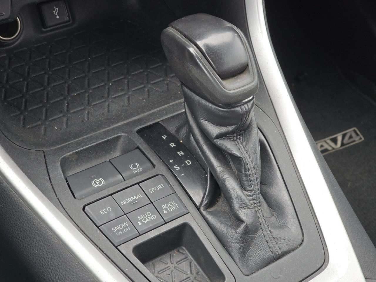 Certified 2021 Toyota RAV4 LE AWD/4WD image 12