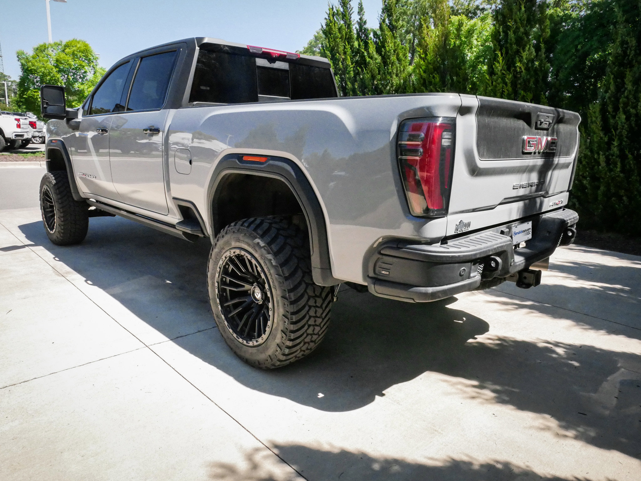 Used 2025 GMC Sierra 2500 AT4X w/ AT4X AEV Edition AWD/4WD image 9
