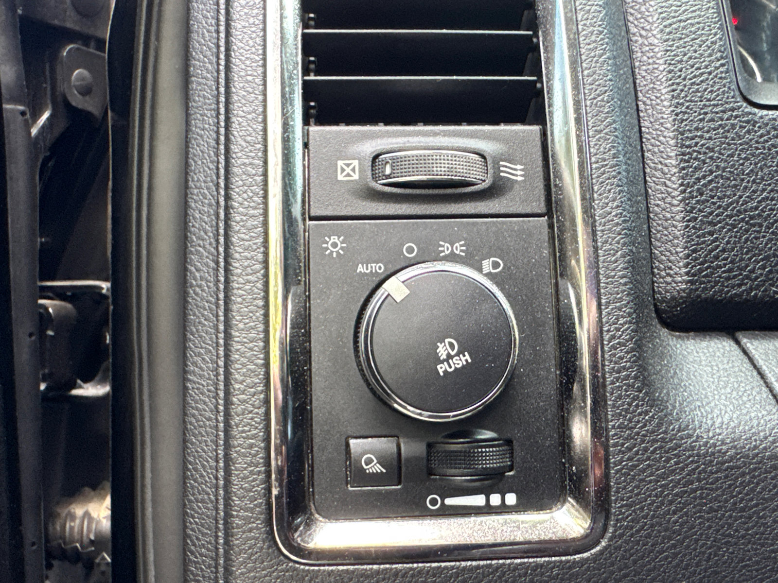 Used 2013 RAM 1500 Sport w/ Sport Premium Group image 31