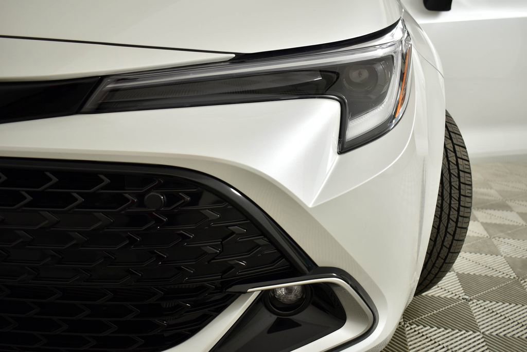 Used 2025 Toyota Corolla XSE image 2