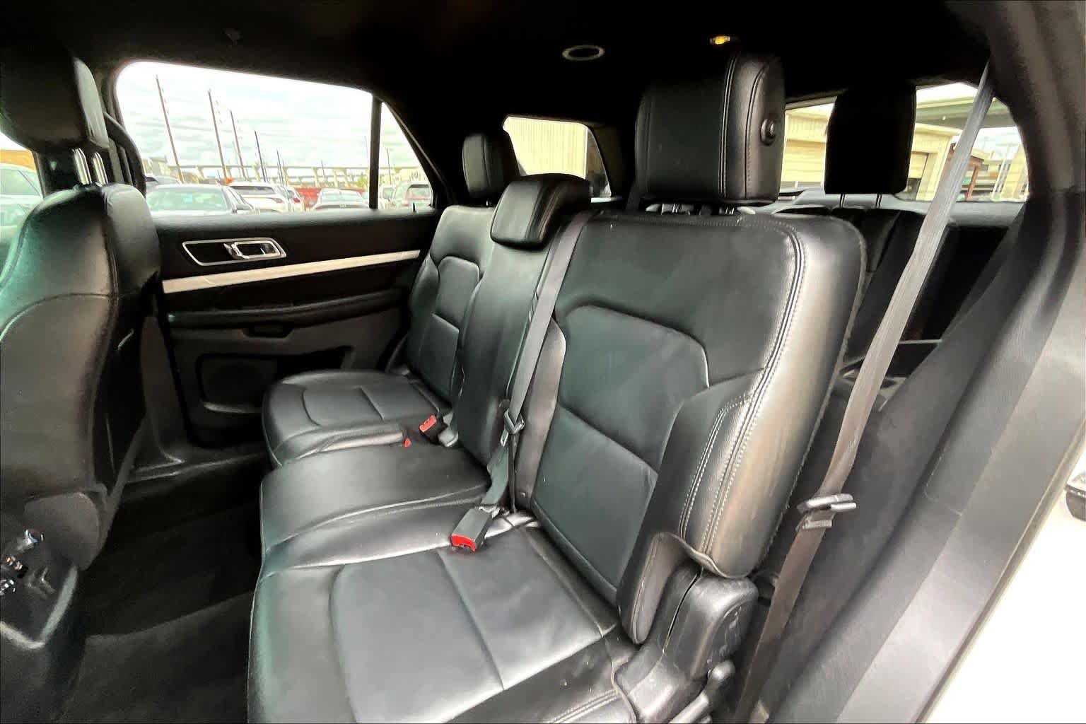 Used 2016 Ford Explorer XLT w/ Equipment Group 202A FWD image 19