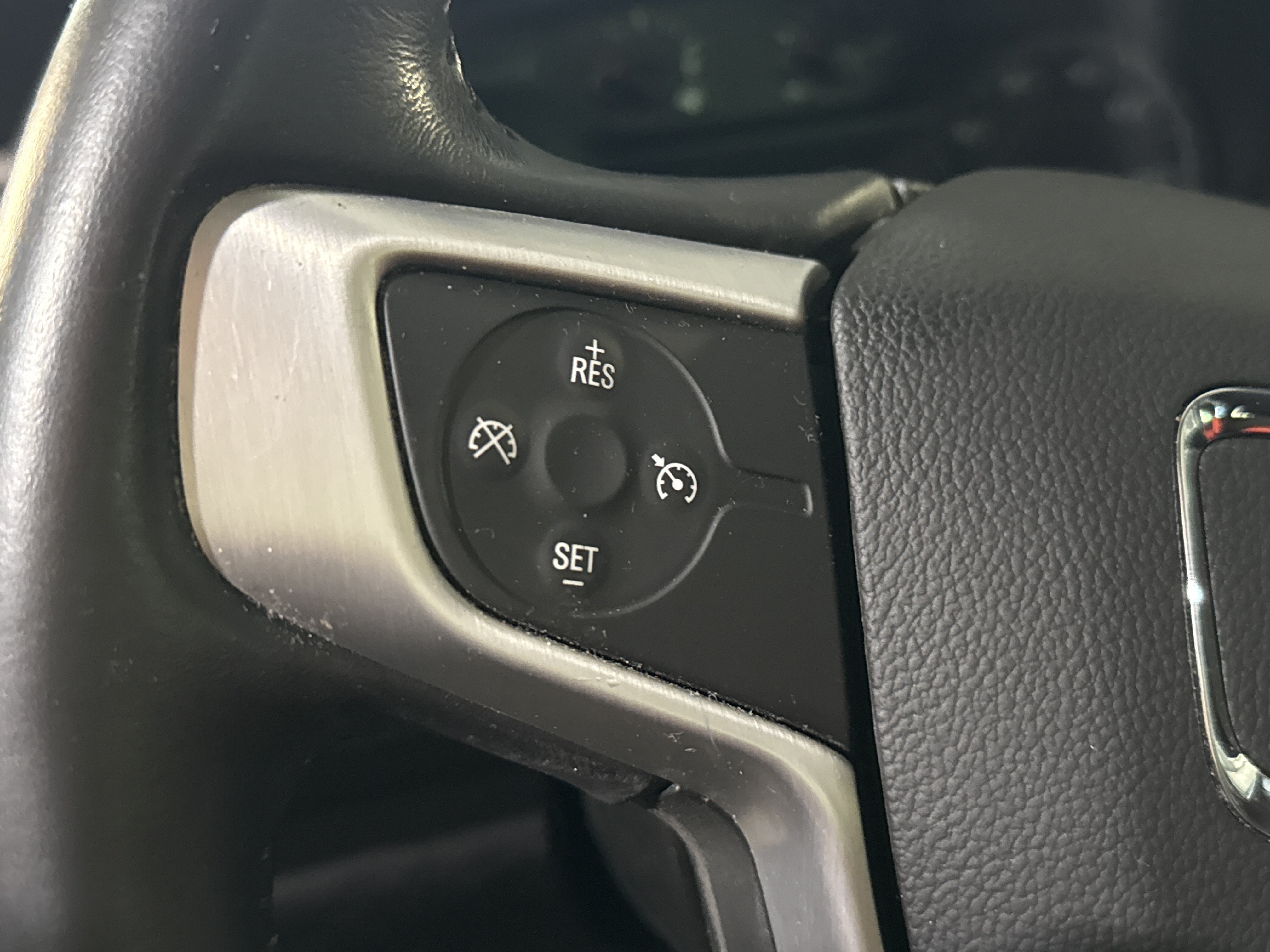 Used 2018 GMC Acadia SLE AWD/4WD image 14