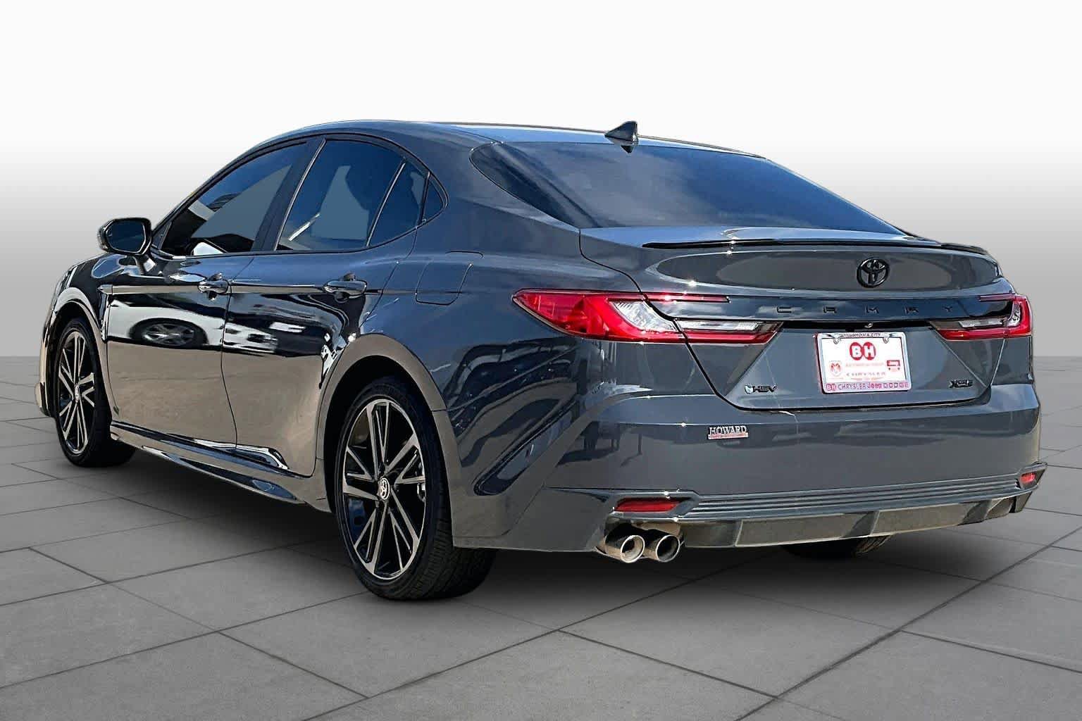 Used 2025 Toyota Camry XSE FWD image 11
